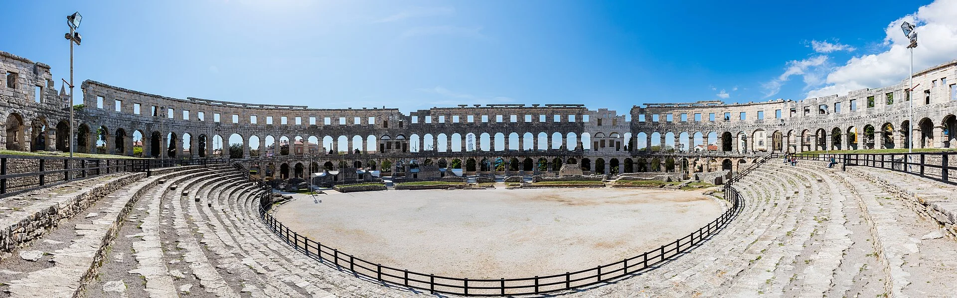 Pulska Arena i okolne gradske ulice