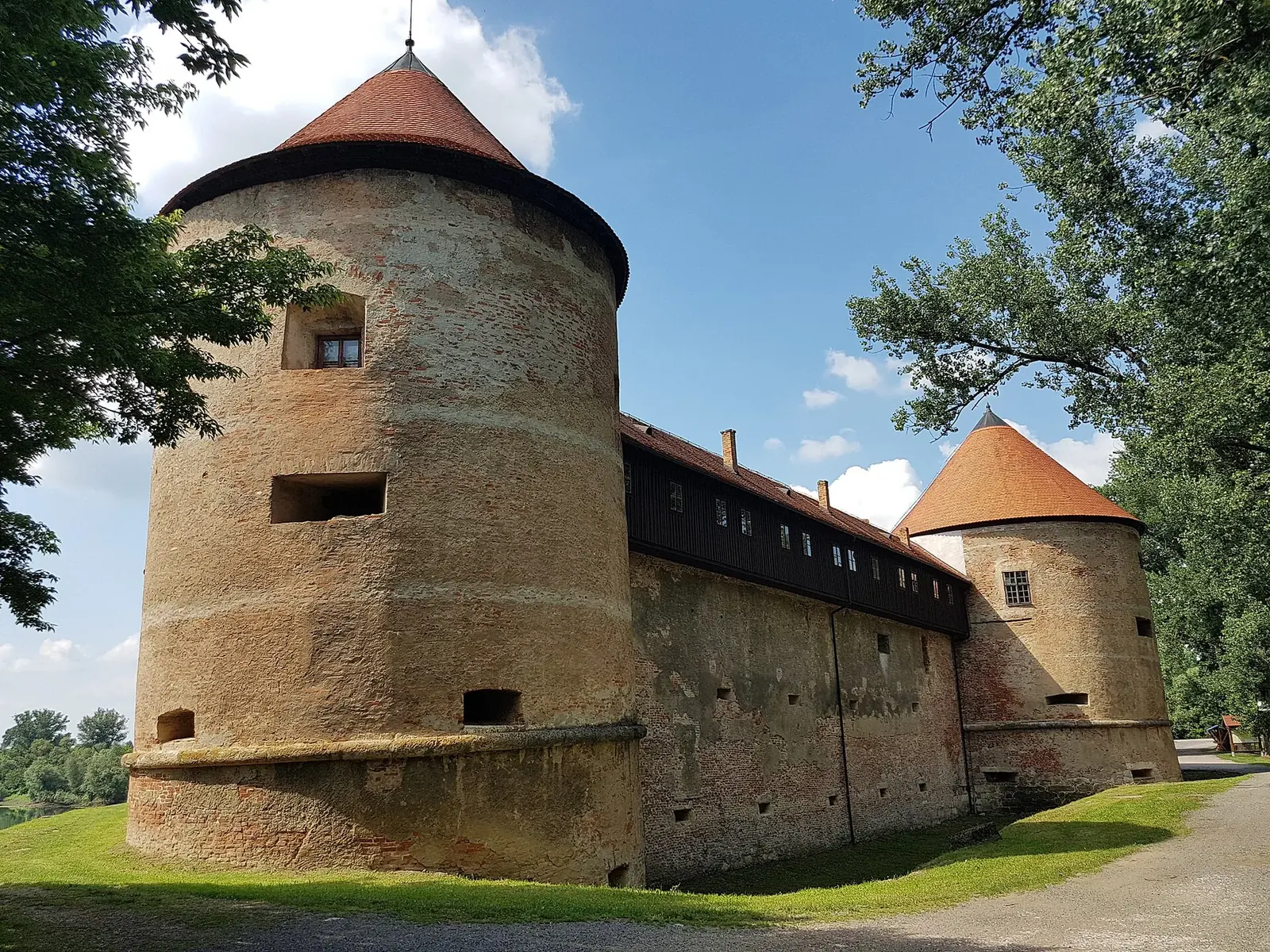 Stari grad Sisak s dvije obrambene kule