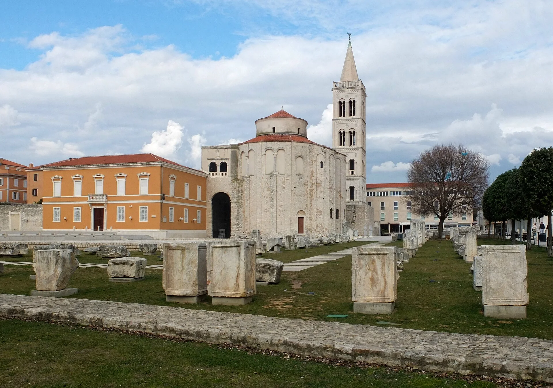 Ostaci rimskog foruma i crkva svetog Donata u Zadru